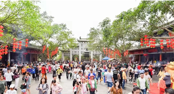 海南文笔峰 | 母亲节将至不知道去哪里？不妨带着妈妈来定安福地文笔峰放松心情，赏青山美景，祈幸福安康！