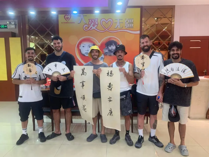 海南文笔峰 | 来自西班牙的游客盛赞文笔峰，近年来文笔峰被多国游客打卡认证！圈粉全球各地旅人